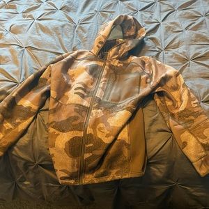 Cabela’s wooltimate top and bottom set. Large top and 34 regular pants